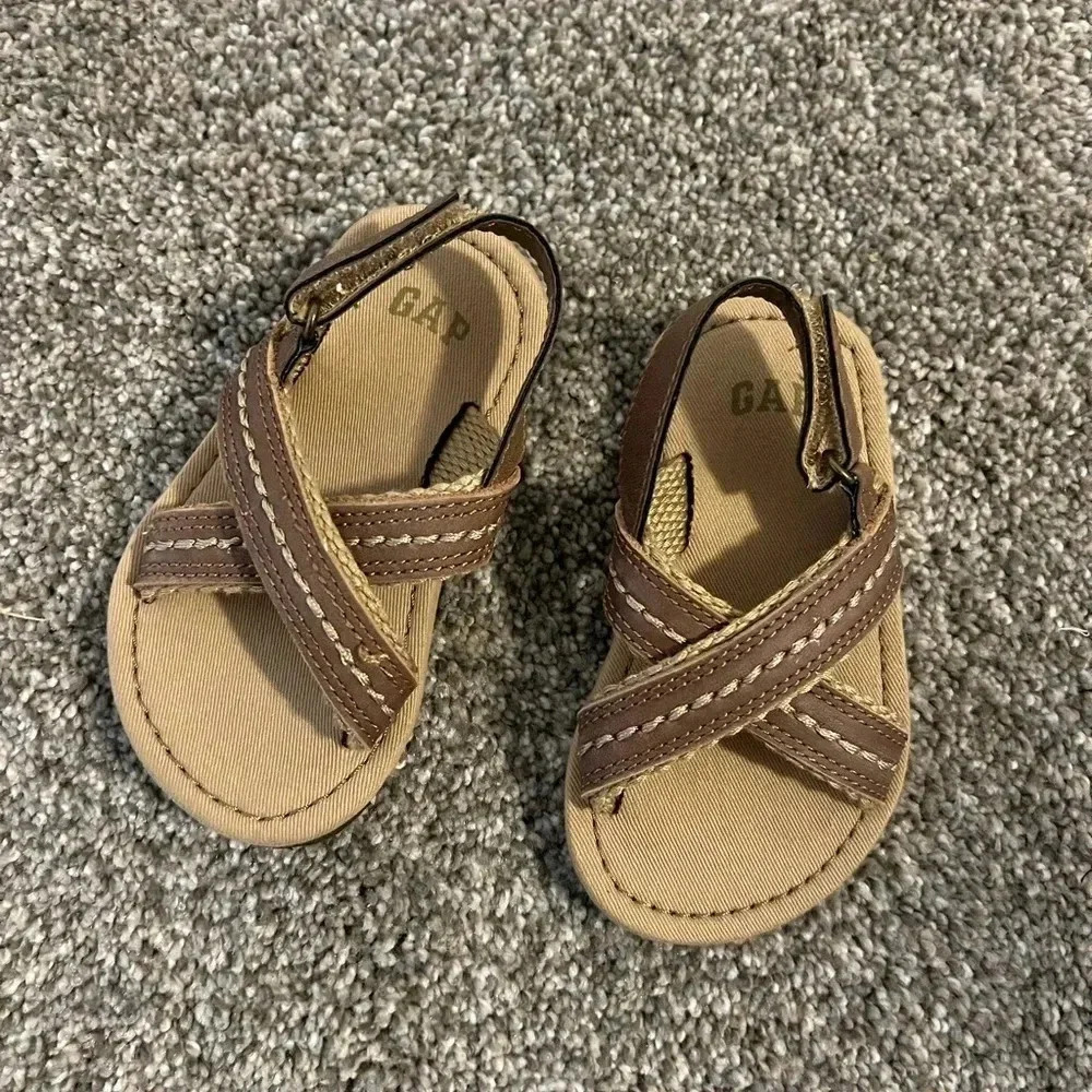 Gap sandals